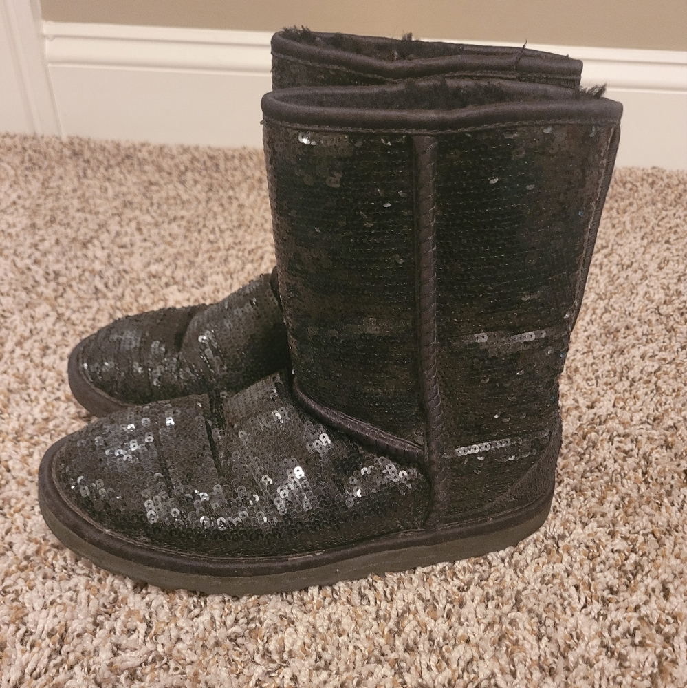 Ugg Sequence Black Boot, Size 6 Womens - image 3